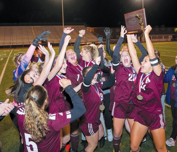Kravetz leads AAHS with 4 goals